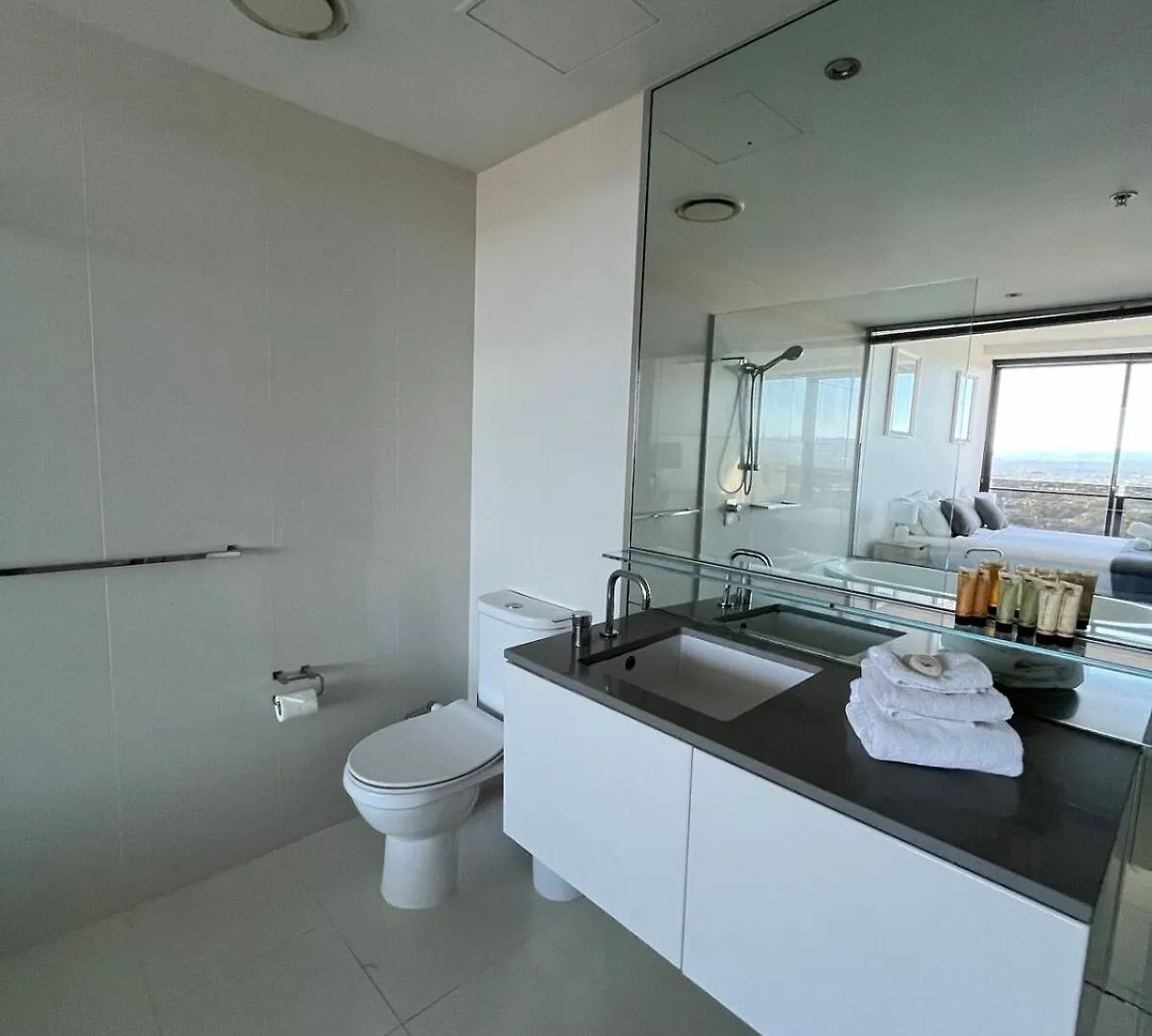 Hotel Circle On Cavil-Mantra-Fabulous View- Free Car Park- Spa-Central Location Gold Coast Australia